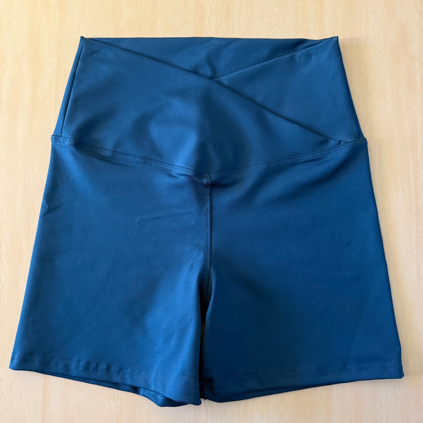 Short pretina cruzada